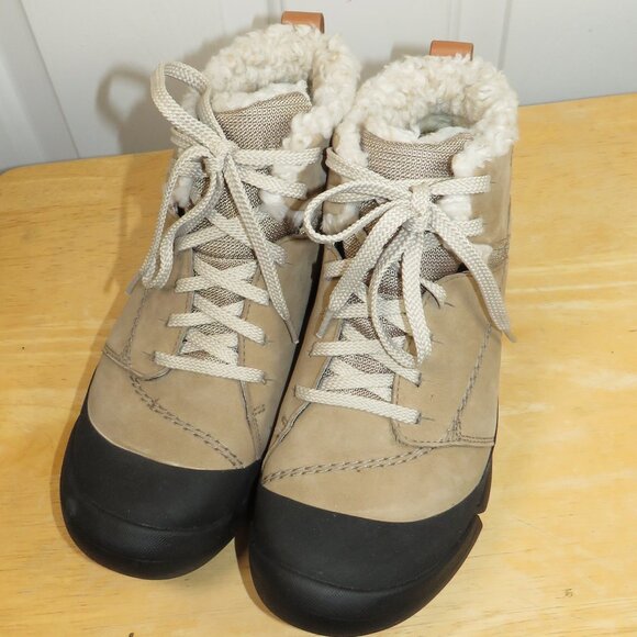 Clarks Tri Arc GTX Taupe Nubuck Gore-Tex Women's Size 7.5M Ankle Boots - Picture 2 of 7